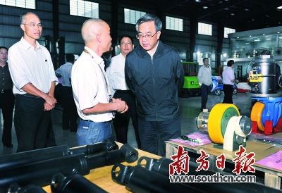 胡春華:推進創(chuàng)新驅動發(fā)展 奮發(fā)有為抓好經濟工作