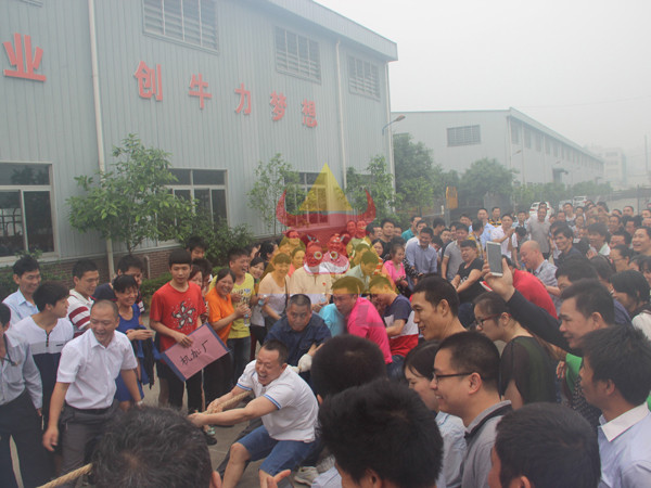 牛力拔河比賽現(xiàn)場