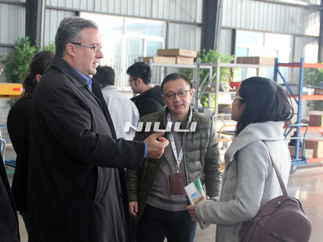 西班牙吉胡埃洛市長(zhǎng)詢問牛力產(chǎn)品出口細(xì)節(jié)