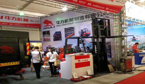 牛力參展產(chǎn)品：堆高車、汽車升降尾板、電動搬運車等
