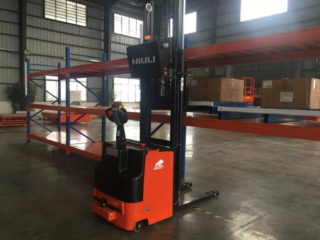 我司推出無(wú)人駕駛智能叉車(chē)測(cè)試